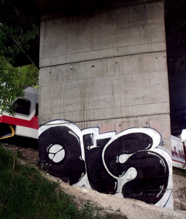 Graffiti Bombing in Ludrová - Photo by OUSSCREW