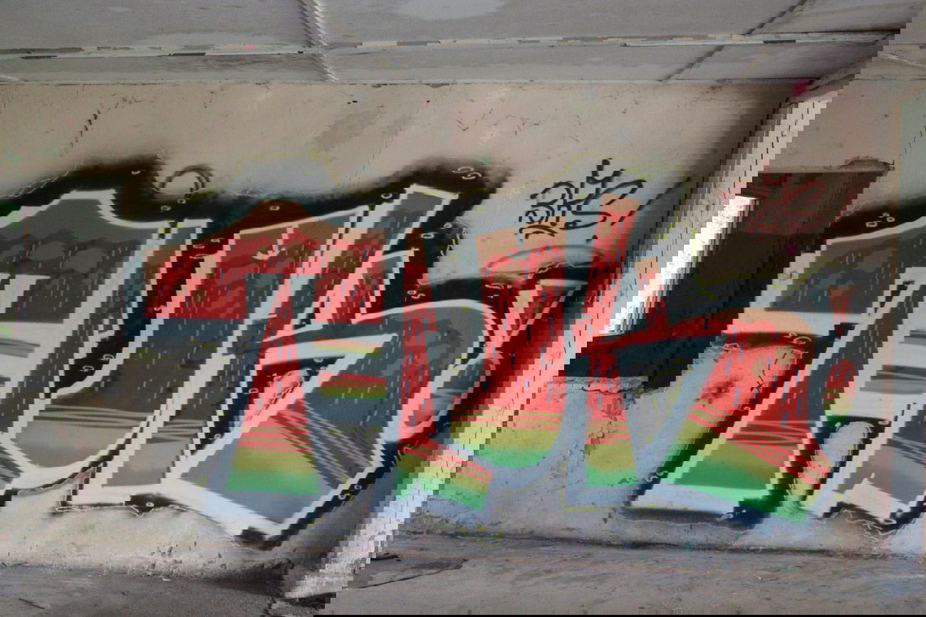 Graffiti Wall - Photo by OUSSCREW - TLUK.brs