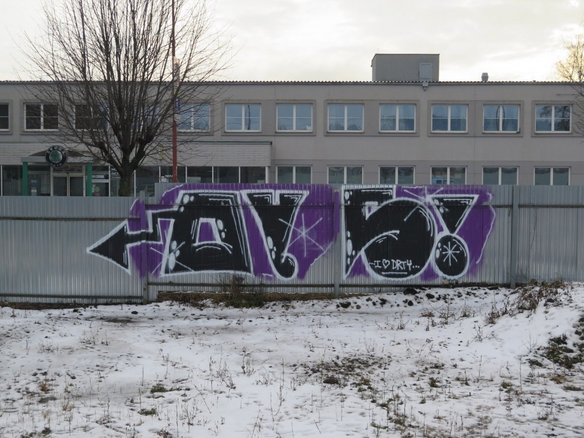 Graffiti Bombing - Photo by OUSSCREW