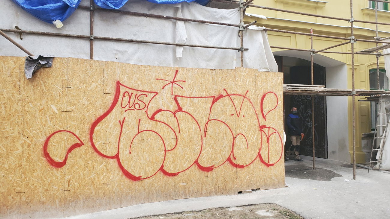 Graffiti Wall - Photo by OUSSCREW