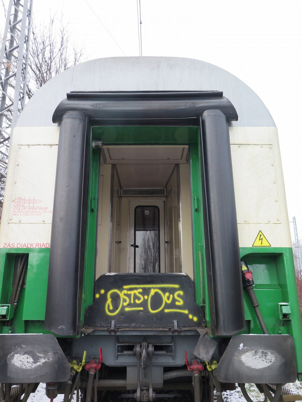 Graffiti Train - Photo by OUSSCREW