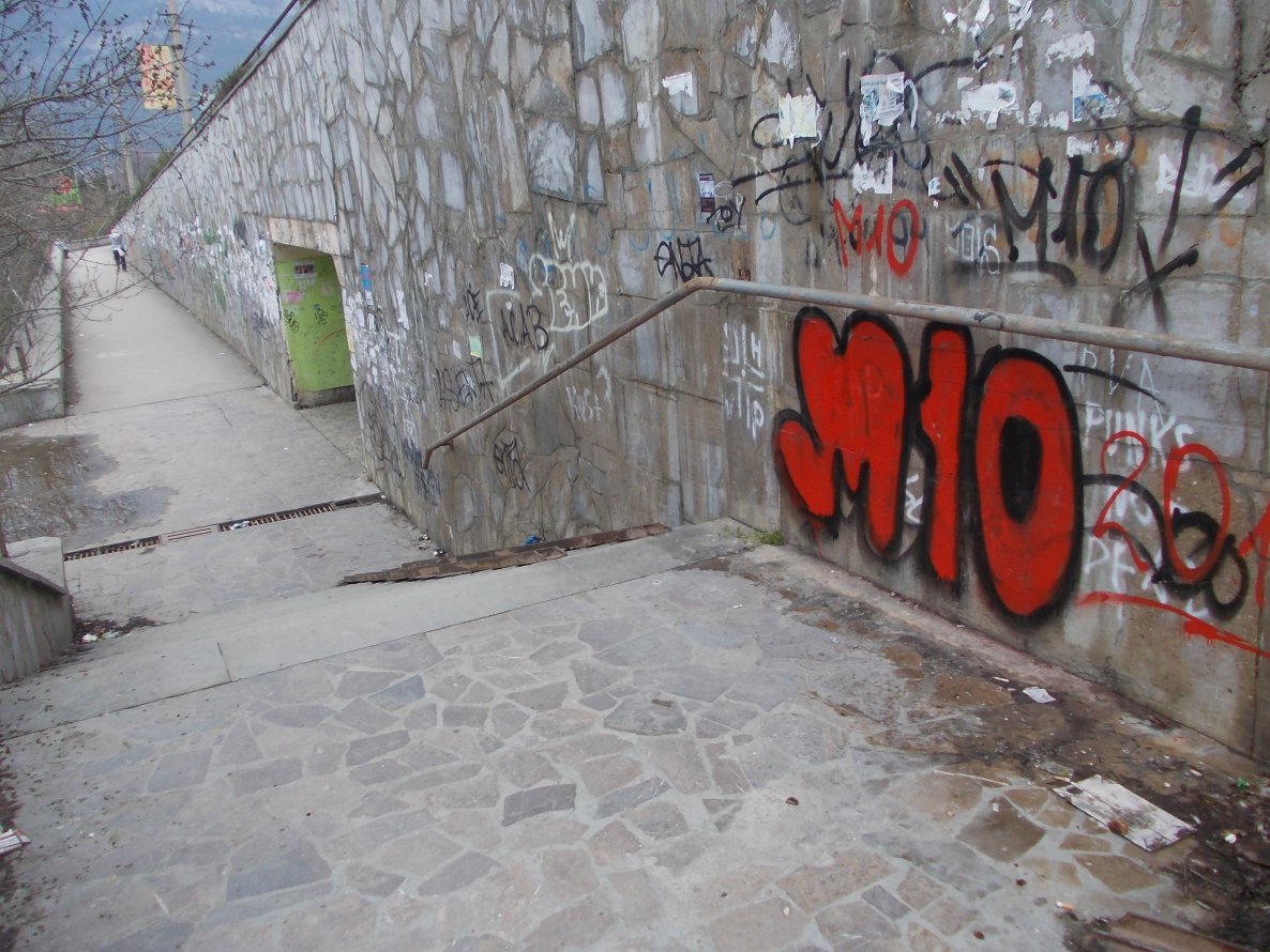 Graffiti Wall in Masandra - Photo by OZES - M10, crew (2014)