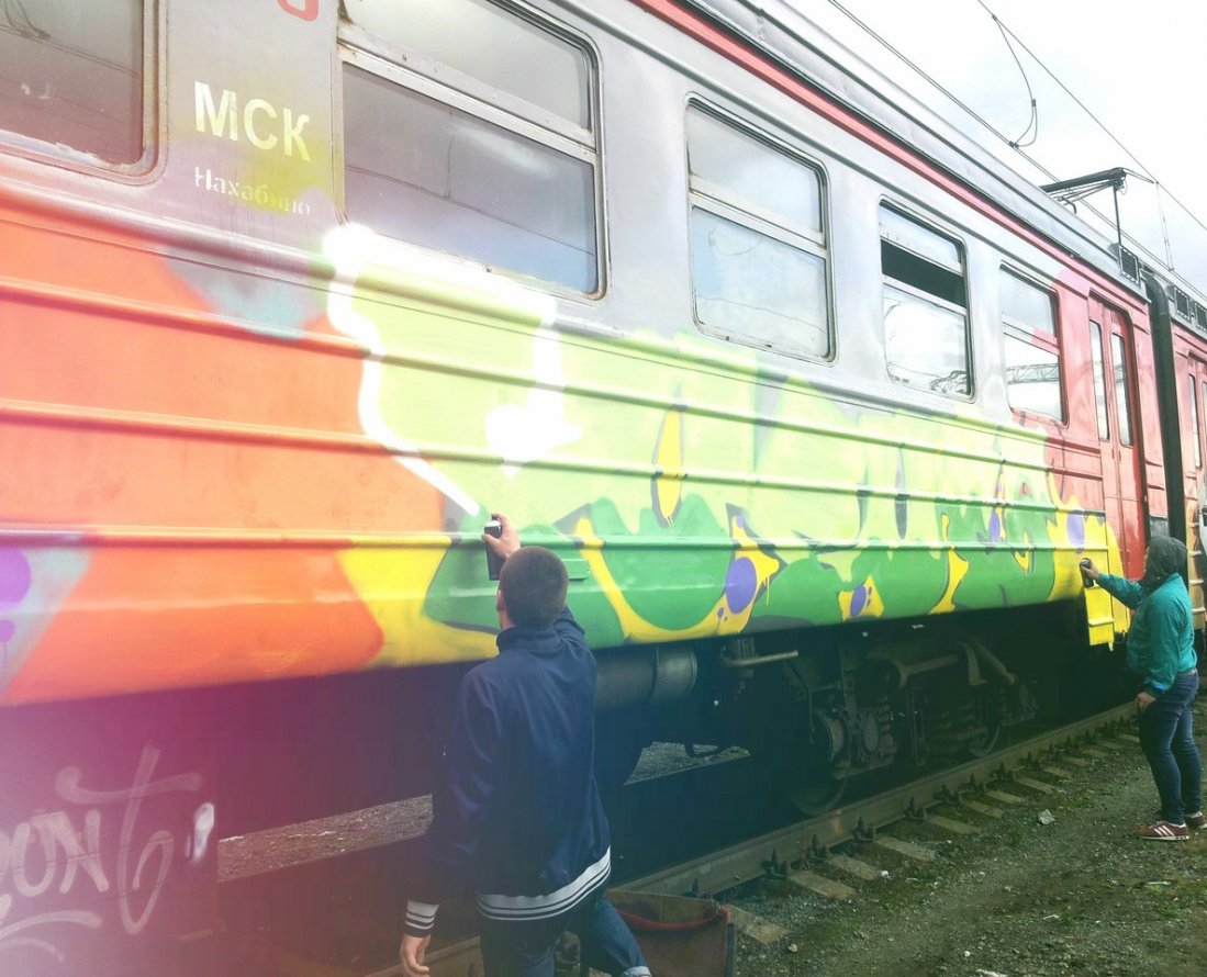 Graffiti Train - Photo by Obeaks - inputs, crew (2013)