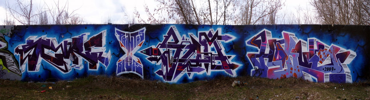 Graffiti Wall in Berlin - Photo by Oldschool - Paintas, BLues