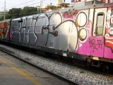 Graffiti Train in Naples - Photo by Oldschool - Bings