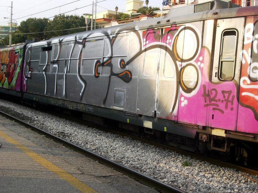 Graffiti Train in Naples - Photo by Oldschool - Bings