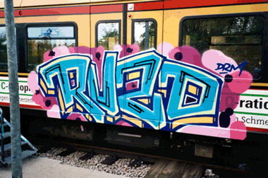 Graffiti Train in Berlin - Photo by Oldschool - Ruzd79, DRM