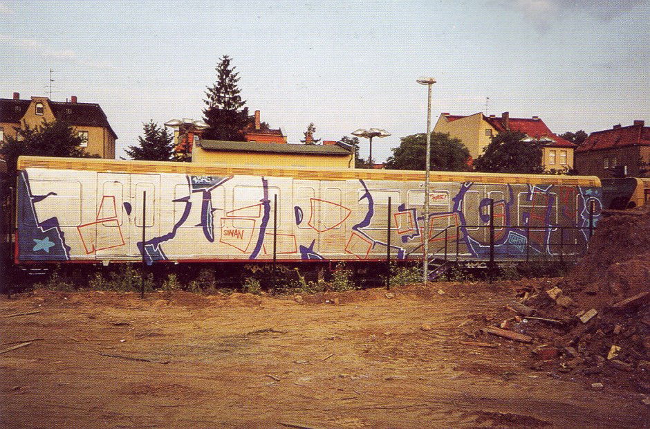 Graffiti Train in Berlin - Photo by Oldschool - Pure, GHS, Bisaz