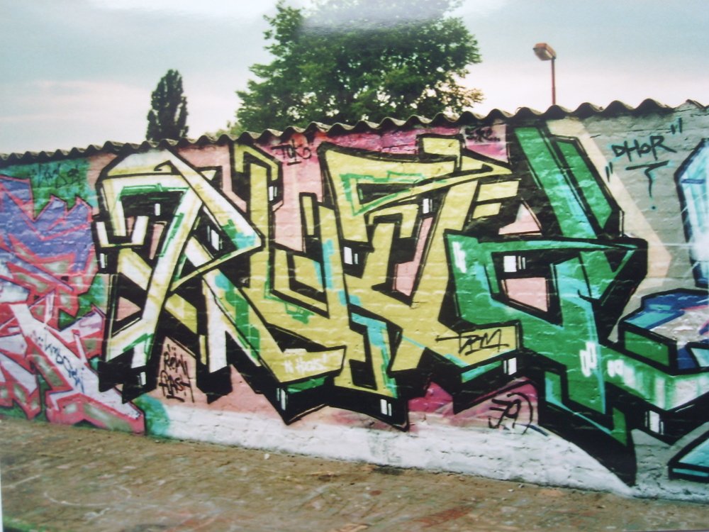 Graffiti Wall in Berlin - Photo by Oldschool - Rusd, Ruzd79, DRM