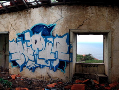 Graffiti Wall in Santa Cruz de Tenerife - Photo by Oldschool - Bond