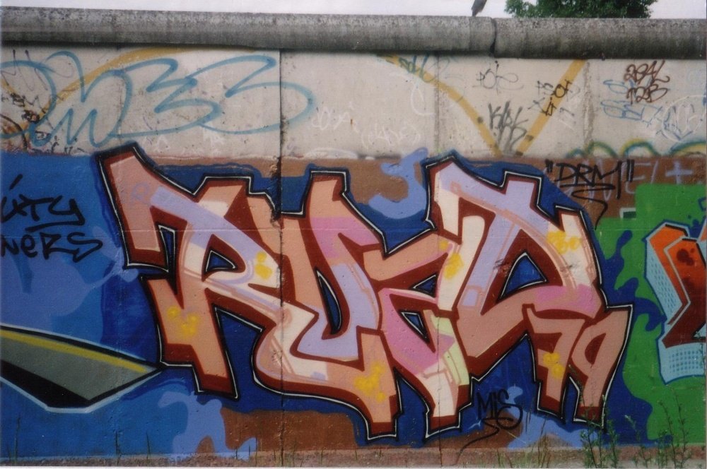 Graffiti Wall in Berlin - Photo by Oldschool - Ruzd79, DRM