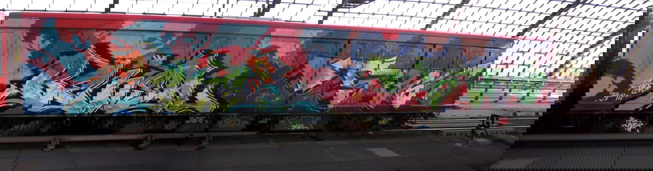 Graffiti Train in Berlin - Photo by Oldschool - Bensa, Tags