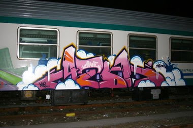 Graffiti Train - Photo by Oldschool - Atom