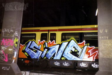 Graffiti Train in Berlin - Photo by Oldschool - Sine