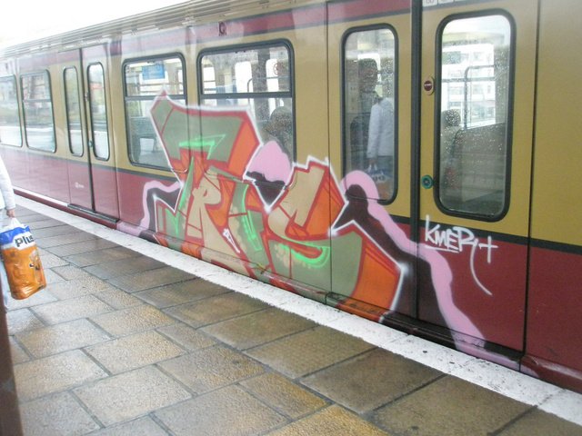 Graffiti Train in Berlin - Photo by Oldschool - Trus, Kmer