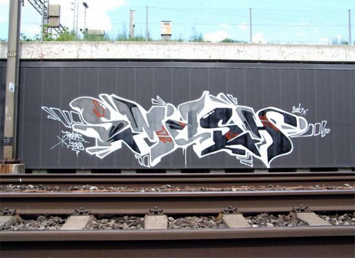 Graffiti Wall - Photo by Oldschool - Smash