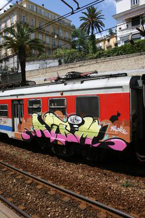 Graffiti Train - Photo by Oldschool - Atom