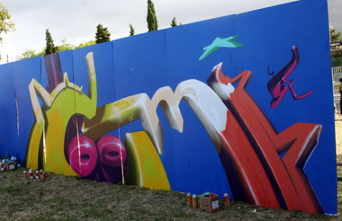 Graffiti Wall - Photo by Oldschool - Loomit