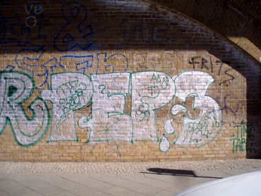 Graffiti Wall - Photo by Oldschool - Peps