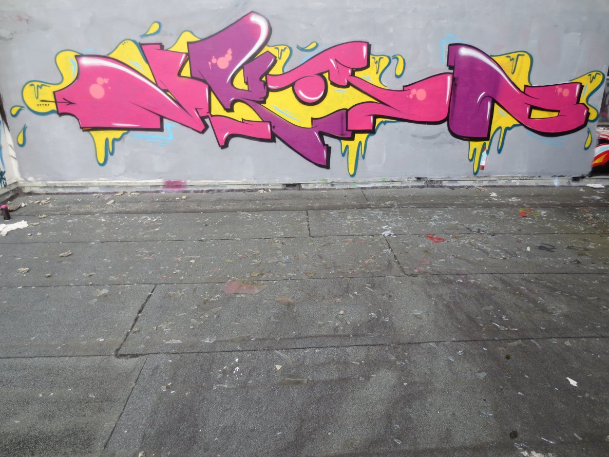 Graffiti Wall in Wuppertal - Photo by Omereno (2014)