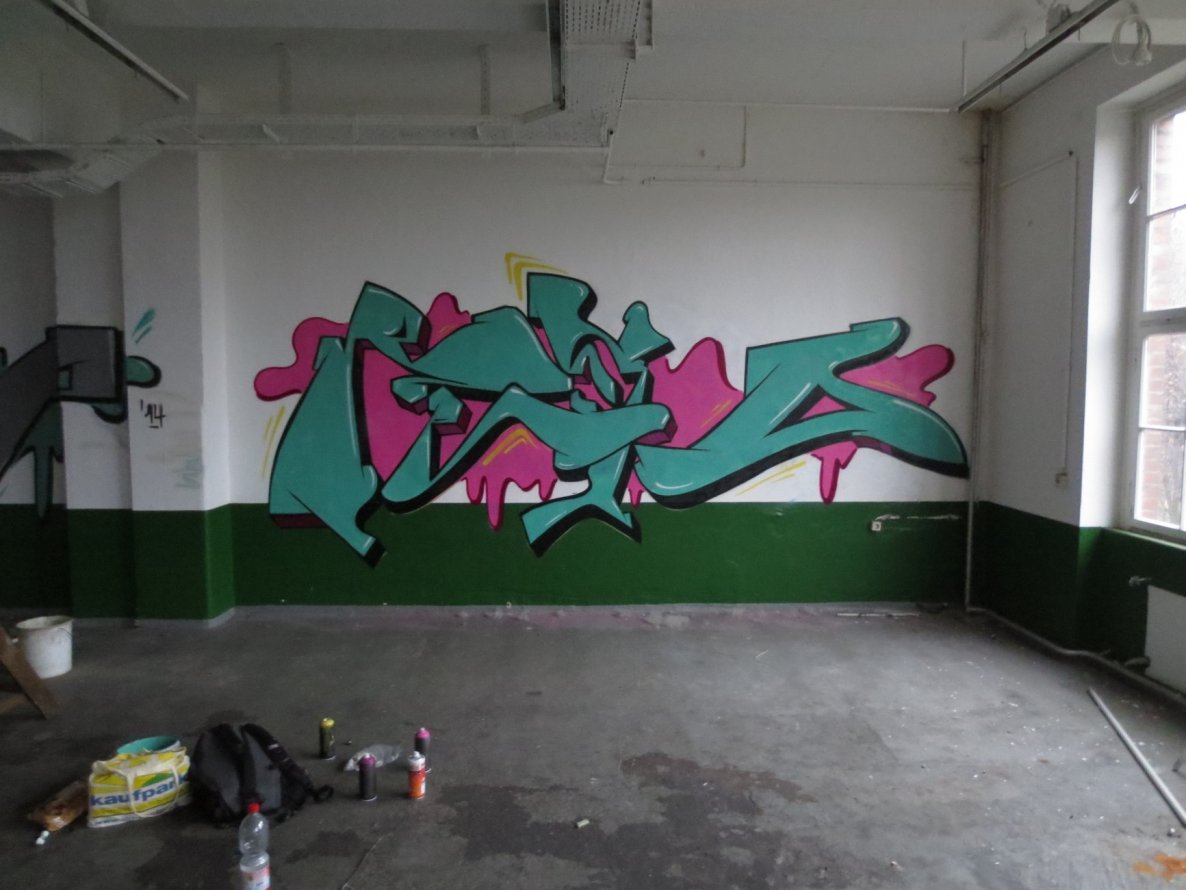 Graffiti Wall in Wuppertal - Photo by Omereno