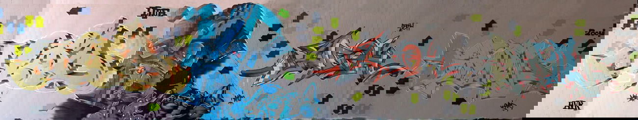 Graffiti Wall - Photo by Omra79 - Mobil.Miroh.Lash.Omra (2004)