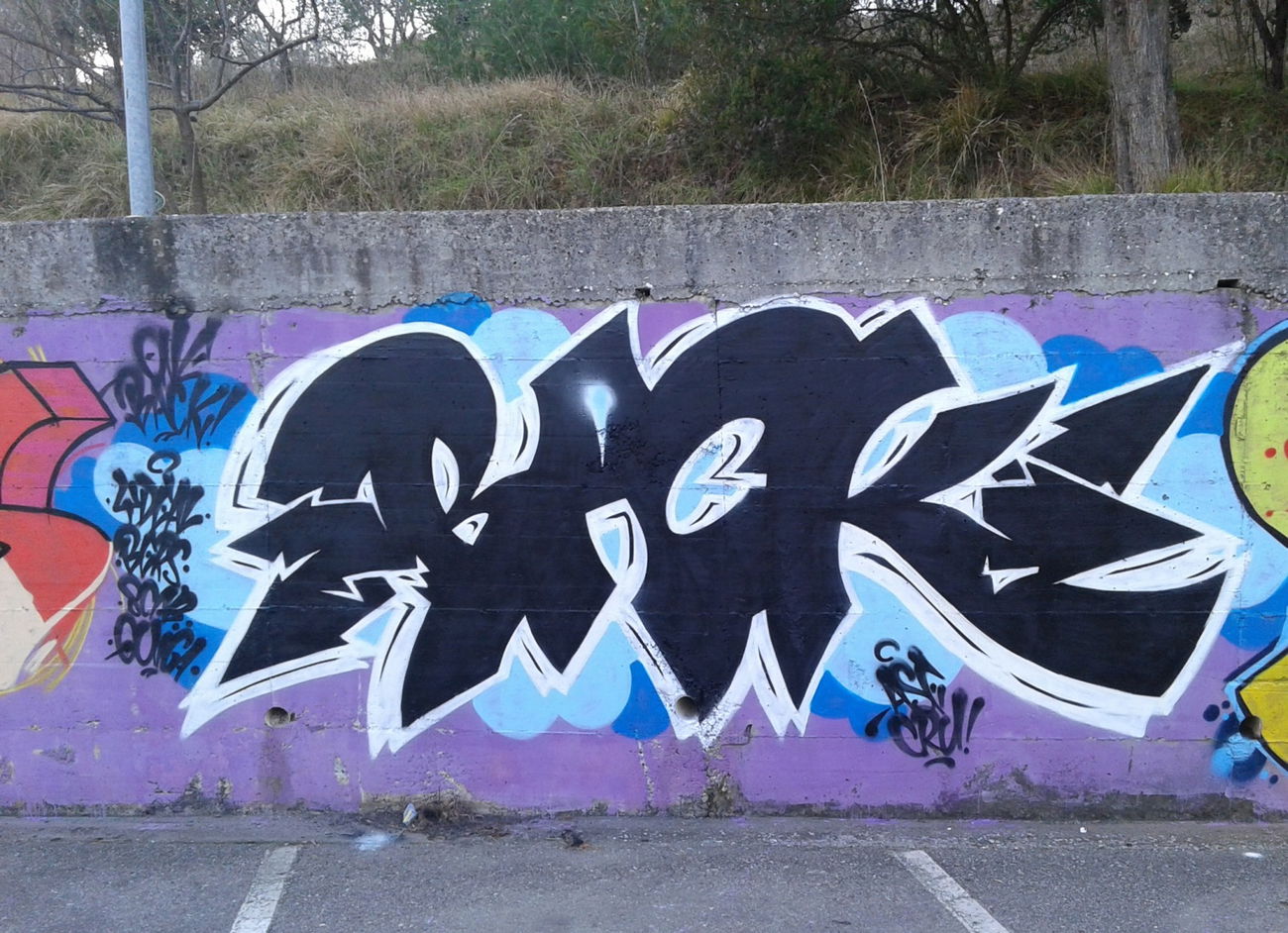 Graffiti Wall in Set posizione - Photo by OnebacK - oneback, backgraffiti, graffii (2017)