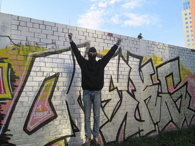 Graffiti Bombing in Moscow - Photo by Oneks1 - Rtbs, Oneks (2014)