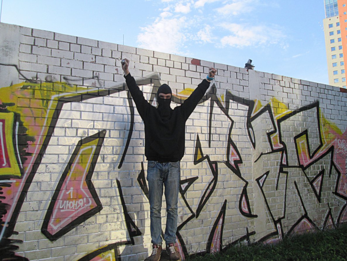 Graffiti Bombing in Moscow - Photo by Oneks1 - Rtbs, Oneks (2014)