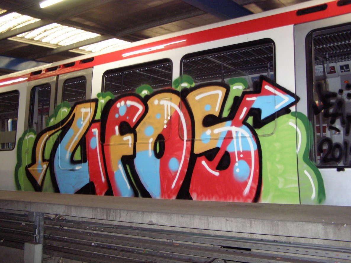 Graffiti Train in Lyon - Photo by Oneleg - UFOS, Jeans (2012)