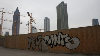 Graffiti Bombing in Frankfurt - Photo by Oneleg - Auto, Points, OM (2012)