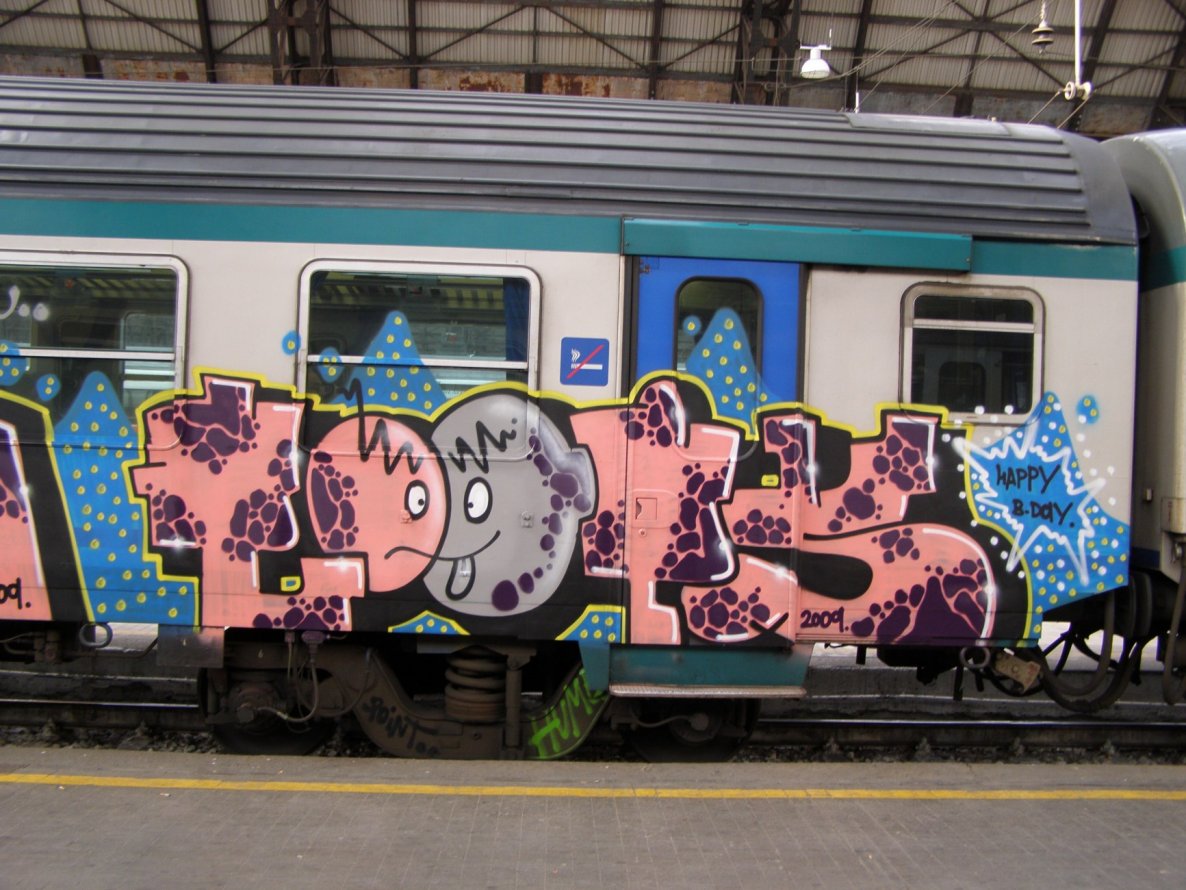 Graffiti Train in Milano - Photo by Oneleg - Points, HNG, LOOTS (2009)
