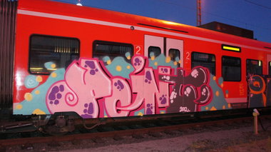 Graffiti Train - Photo by Oneleg - Points, HNG (2012)