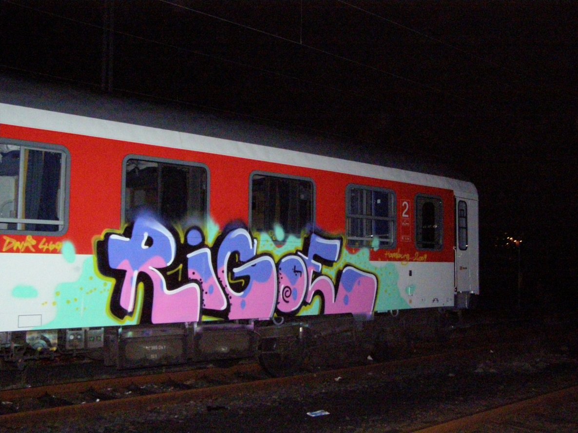 Graffiti Train in Hamburg - Photo by Oneleg - Rigoe, DNR (2009)