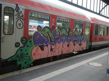 Graffiti Train in Hannover - Photo by Oneleg - Points, HNG (2012)