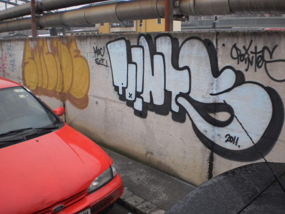 Graffiti Bombing in Vienna - Photo by Oneleg - Points, HNG, Suicide (2011)