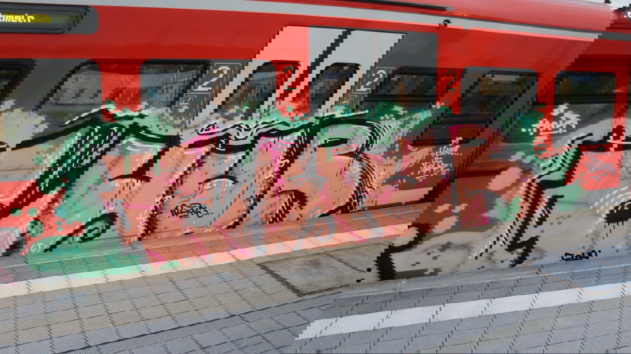 Graffiti Train in Hannover - Photo by Oneleg - Chur, HNG, SRH (2012)