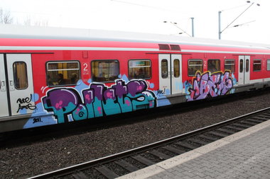 Graffiti Train in Köln - Photo by Oneleg - Points, HNG, Ibes (2011)