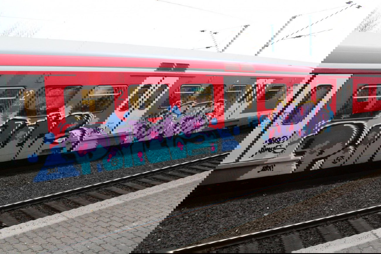 Graffiti Train in Köln - Photo by Oneleg - Points, HNG, Ibes (2011)
