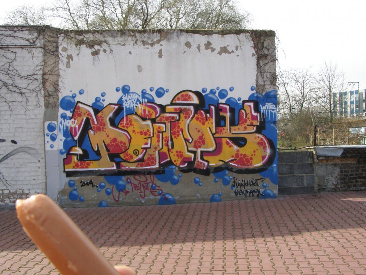 Graffiti Wall in Frankfurt - Photo by Oneleg - Points, HNG, Eating (2009)