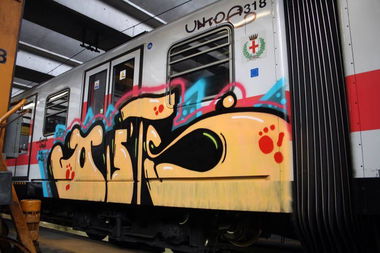 Graffiti Train in Milano - Photo by Oneleg - Outs (2012)