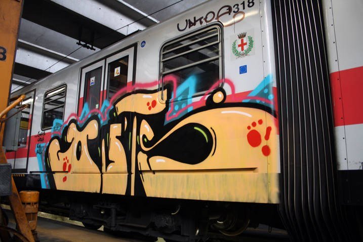 Graffiti Train in Milano - Photo by Oneleg - Outs (2012)
