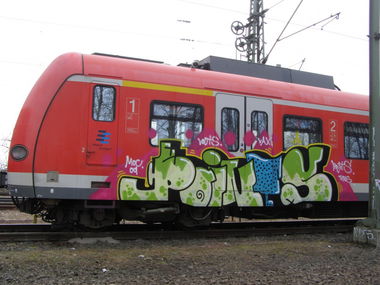 Graffiti Train in Stuttgart - Photo by Oneleg - Points, HNG (2009)