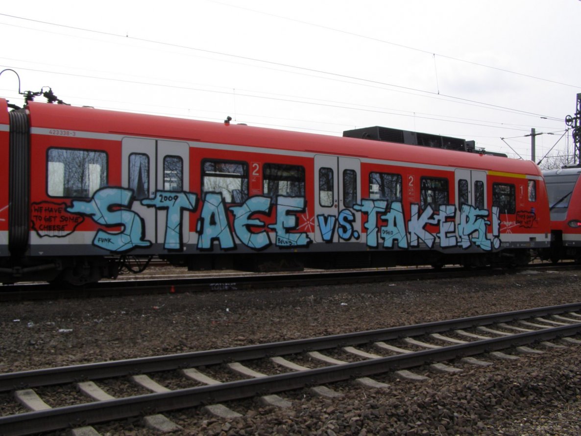 Graffiti Train in Stuttgart - Photo by Oneleg - Stace, VS, Taker (2009)