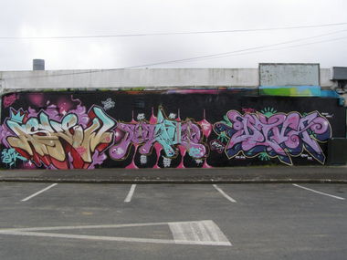 Graffiti Wall in Auckland - Photo by Oneleg - Askew, Oink, Diva (2007)