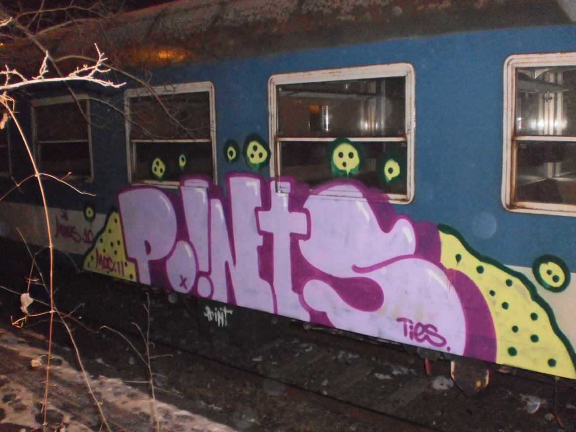 Graffiti Train in Budapest - Photo by Oneleg - Points, HNG (2011)