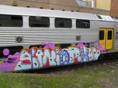 Graffiti Train in Sydney City - Photo by Oneleg - Points, Stniop, Moc (2010)