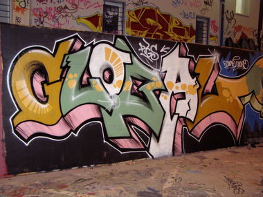 Graffiti Wall in Municipality of Athens - Photo by Oneleg - Global (2008)