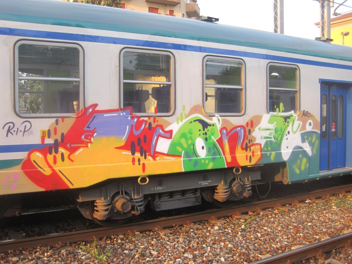 Graffiti Train in Milano - Photo by Oneleg - RIP, Crong, Outs (2012)