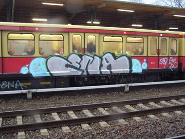 Graffiti Train in Berlin - Photo by Oneleg - ENA, FTN, Crap (2011)